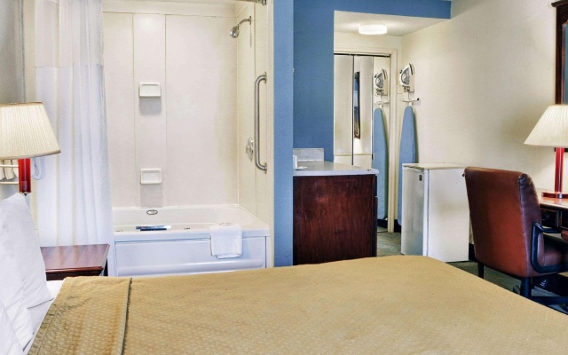 photo 2 of Quality Inn Thornburg