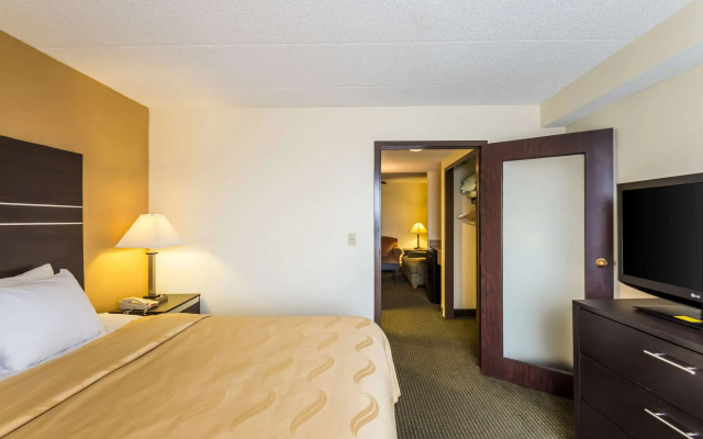 photo 4 of Quality Suites Milwaukee Airport