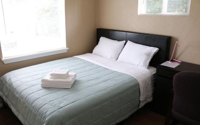 photo 4 of Quiet Clean and Comfortable Room