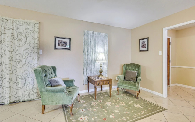 photo 2 of Quiet Houston Home w/ Porch - Near Park & Trails!