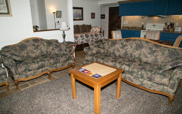 photo 2 of Quiet Private House 15 min to Beach