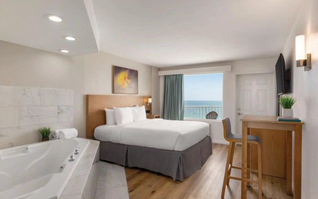 photo 3 of Radisson Beachfront Hotel - Panama City Beach