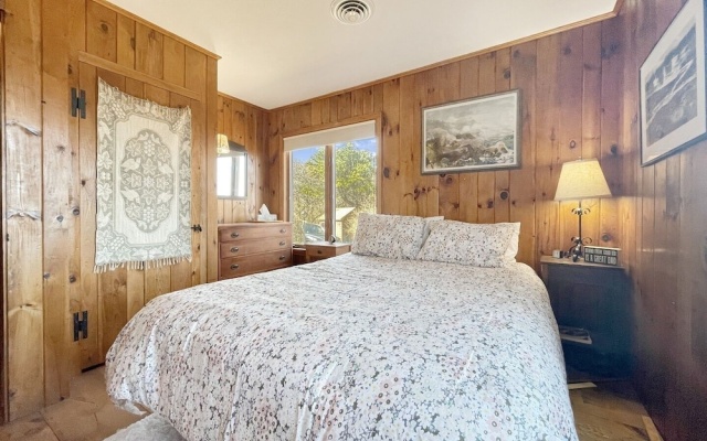 photo 4 of Ragged Rocks - Warm And Inviting Cottage With Uninterrupted Ocean Views 2 Bedroom Home by RedAwning