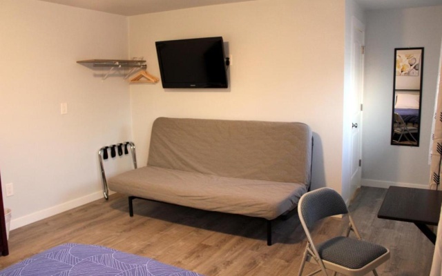 photo 4 of Rainier Guesthouse (Walk to Metro)