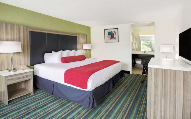 photo 4 of Ramada by Wyndham Fort Lauderdale Airport/Cruise Port