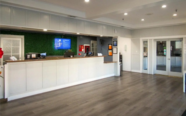 photo 2 of Capri Suites Anaheim