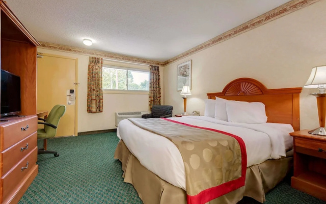 photo 4 of Ramada by Wyndham Cleveland Airport West