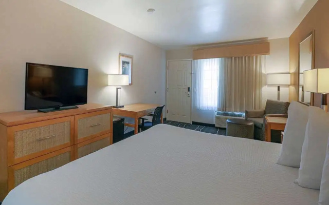photo 3 of Ramada Costa Mesa/Newport Beach