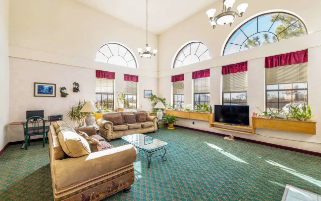 photo 2 of Rodeway Inn Decatur