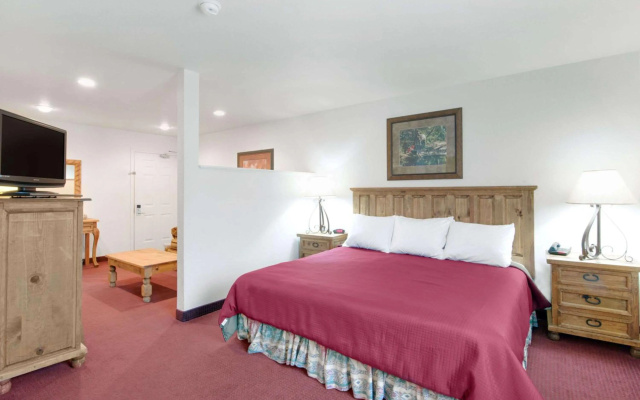 photo 3 of Rodeway Inn Decatur