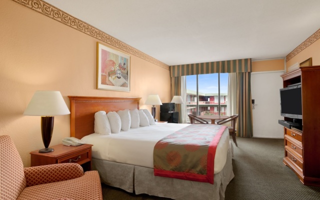 photo 3 of Ramada Hollywood Downtown