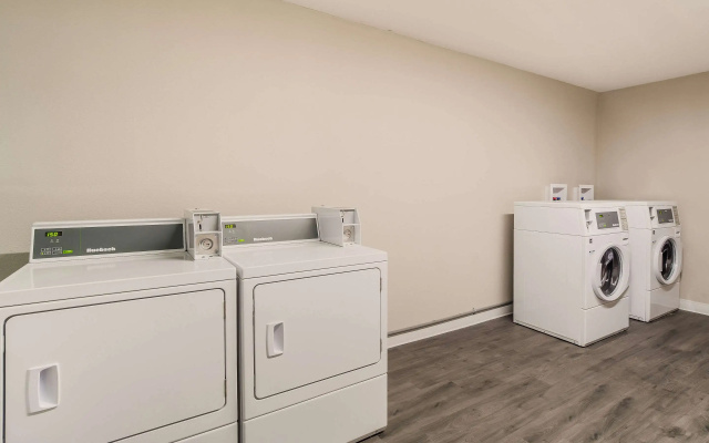 photo 3 of Clarion Inn & Suites Florence - Darlington