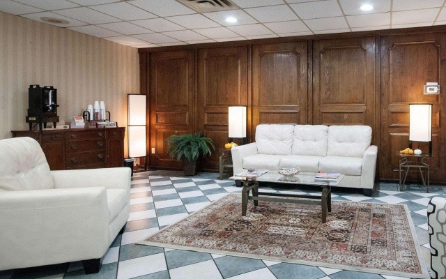 photo 3 of Rodeway Inn Indianapolis I-70
