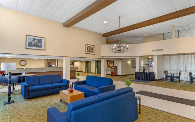 photo 2 of Clarion Hotel & Conference Center Lansing West