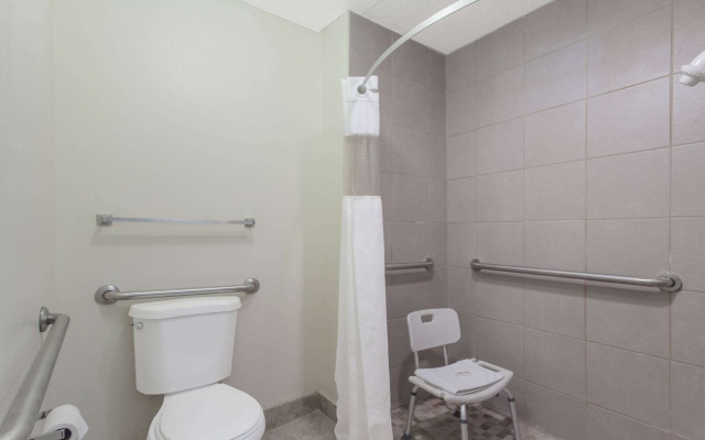 photo 3 of Travelodge by Wyndham Clarksville