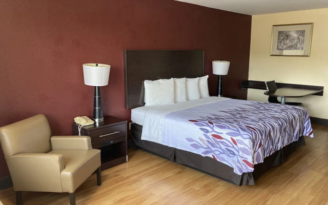 photo 3 of Red Roof Inn & Suites Cleveland