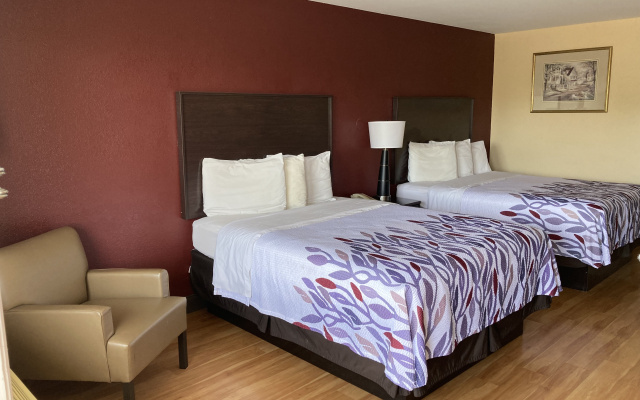 photo 4 of Red Roof Inn & Suites Cleveland, TN