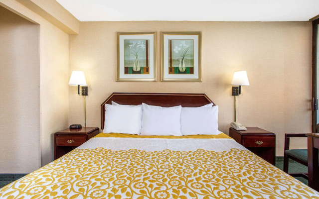 photo 2 of Days Inn by Wyndham College Park