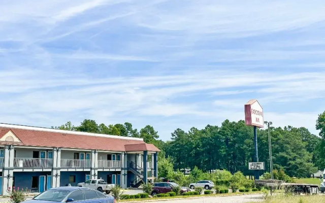 photo 3 of Executive Inn Ridgeway I-77