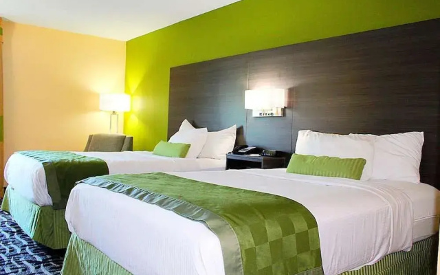 photo 2 of Ramada Limited