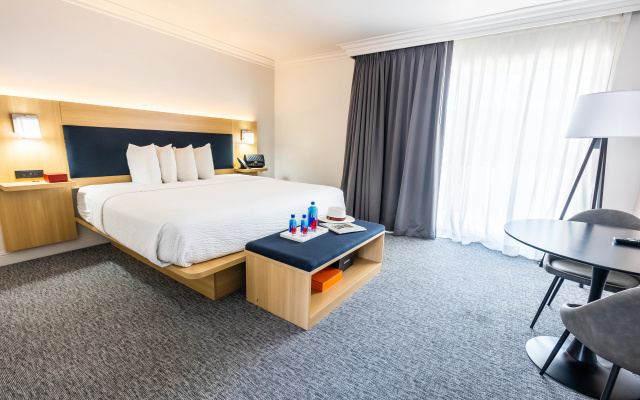photo 4 of The Live Hotel