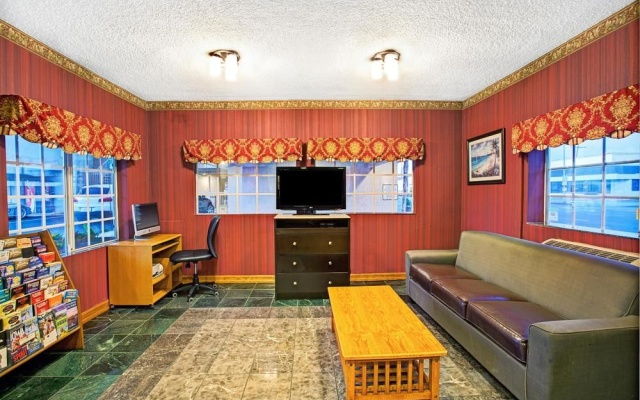 photo 2 of Ramada Marina Del Rey