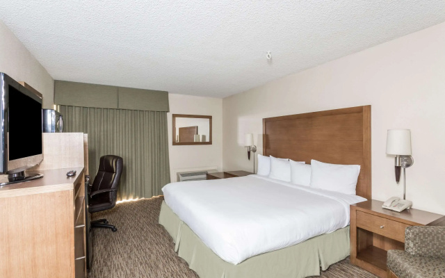 photo 3 of The Grand Inn