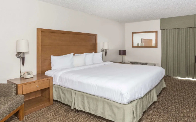 photo 4 of The Grand Inn