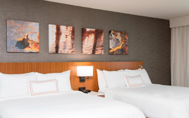 photo 3 of The Center Hotel Grand Rapids Airport