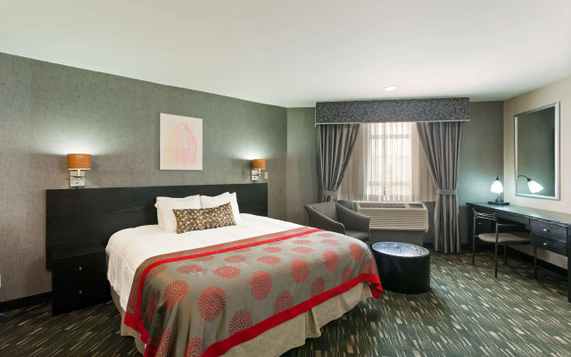 photo 4 of Ramada Plaza by Wyndham West Hollywood Hotel & Suites