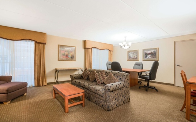 photo 5 of Ramada Plymouth Hotel And Conference Center