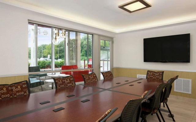 photo 4 of Ramada Rockville Centre