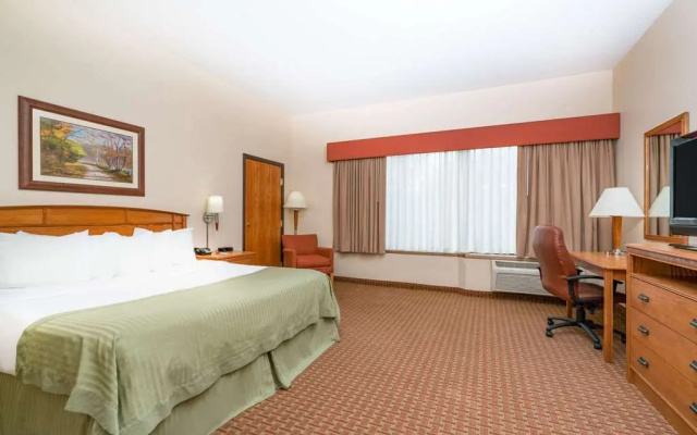 photo 3 of Ramada by Wyndham Des Moines Tropics Resort & Conference Ctr