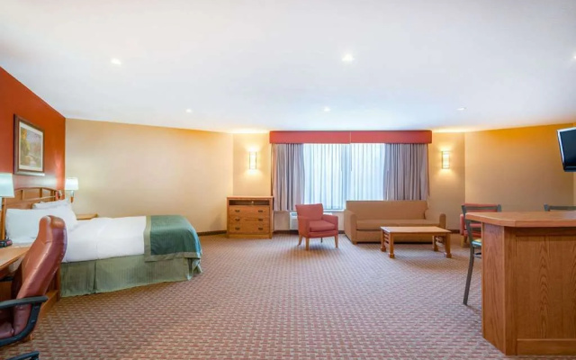 photo 4 of Ramada by Wyndham Des Moines Tropics Resort & Conference Ctr
