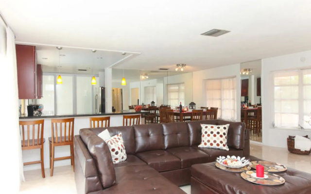 photo 2 of Real Estate Gizmo Vacation Rentals