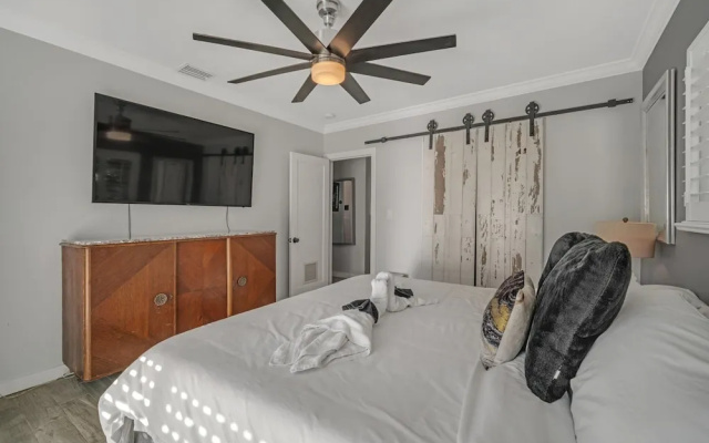 photo 4 of Recently Renovated Paradise W/ Private Pool! Close To Everything! 2 Bedroom Home by RedAwning