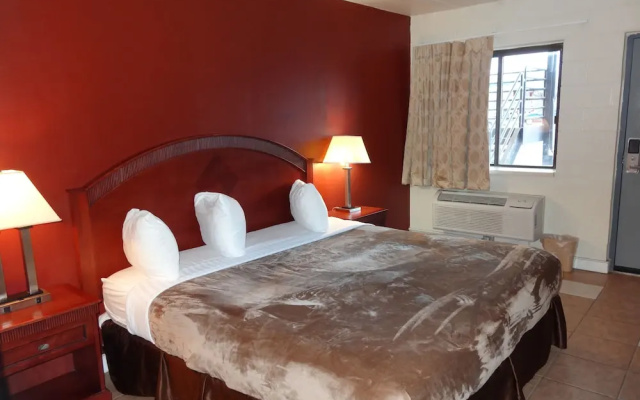 photo 3 of Red Apple Inn