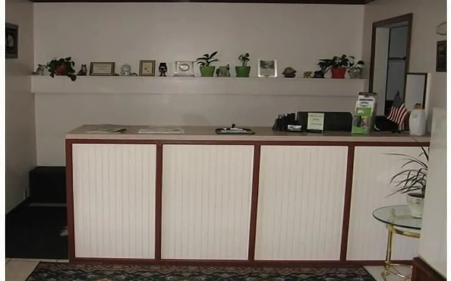 photo 3 of Red Carpet Inn & Suites