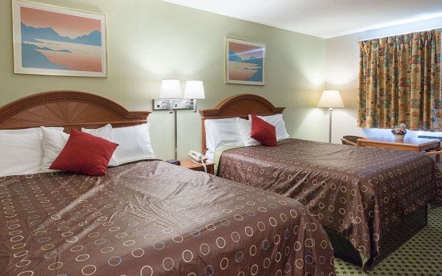 photo 3 of Rodeway Inn Milford - I-84