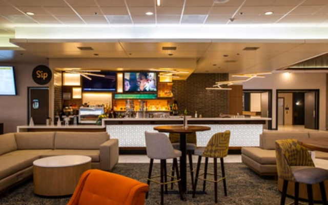 photo 2 of Holiday Inn Portland - Columbia Riverfront, An Ihg Hotel