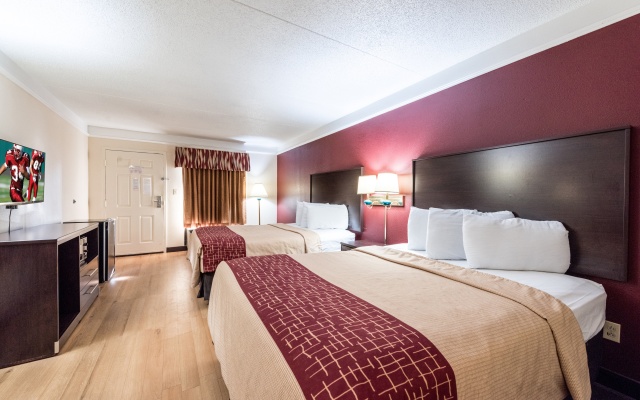 photo 3 of Red Roof Inn & Suites Clinton, TN
