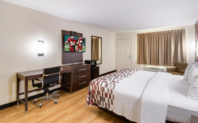 photo 3 of Red Roof Inn & Suites Commerce - Athens