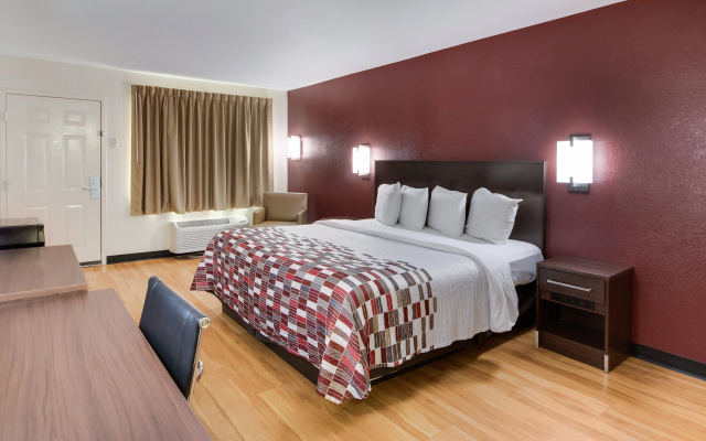 photo 4 of Red Roof Inn & Suites Commerce - Athens