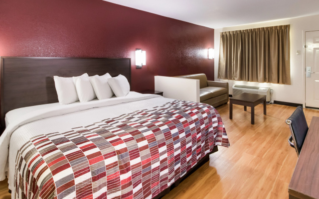 photo 5 of Red Roof Inn & Suites Commerce - Athens