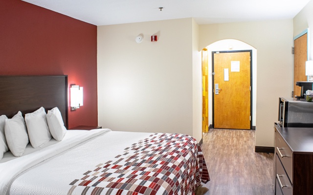 photo 5 of Red Roof Inn & Suites Middletown - Franklin