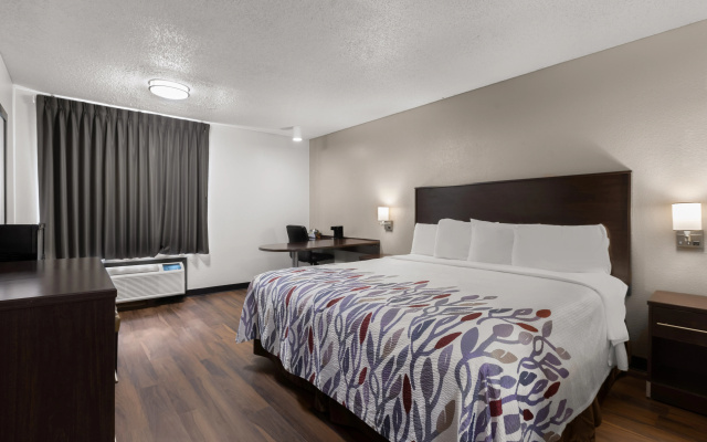 photo 4 of Red Roof Inn & Suites Savannah Airport