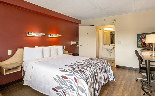 photo 3 of Red Roof Inn Akron