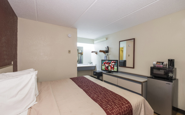 photo 4 of Red Roof Inn Atlanta - Norcross
