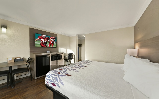 photo 4 of Red Roof Inn Los Angeles – Bellflower