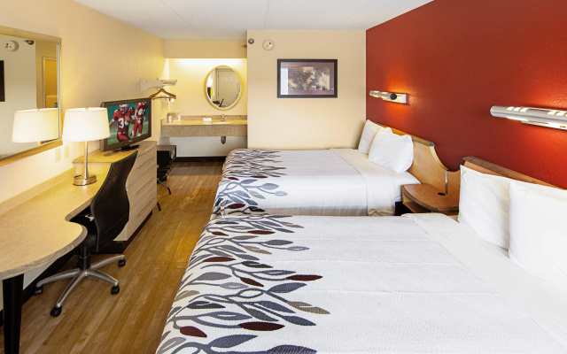 photo 3 of Red Roof Inn Canton